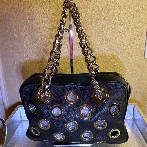 Grommet Chain Shoulder Bag Vitello
Daino Medium' - Picture 1 of 13